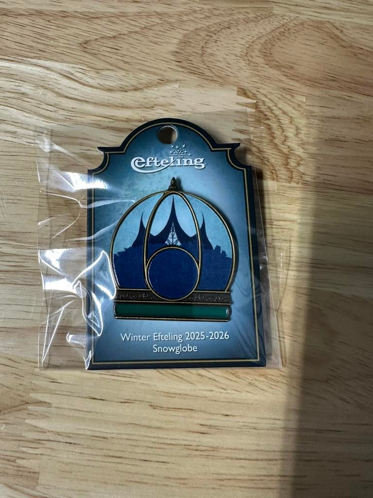 Efteling winter pin, Verzamelen, Efteling, Ophalen of Verzenden, Zo goed als nieuw, Button of Speldje