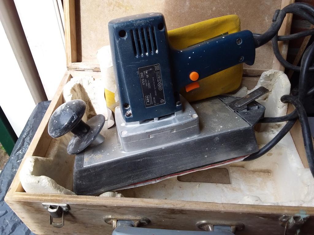 AEG Vlakschuurmachine VSS 260 - Gebruikt, Doe-het-zelf en Verbouw, Ophalen of Verzenden, Gebruikt, Minder dan 600 watt, Vlakschuurmachine