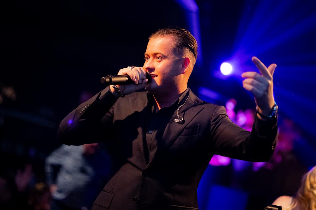 Feestje? Boek zanger Delano Bisschops – Sfeergarantie!, Solo-artiest