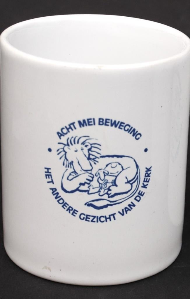 Beker “Acht mei beweging” - NIEUW, Verzamelen, Ophalen of Verzenden, Nieuw, Gebruiksvoorwerp