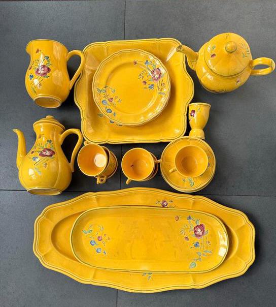 Vintage Bretons Servies - Geel met Bloemen, Doe-het-zelf en Verbouw, Verf, Beits en Lak, Ophalen, Gebruikt, Geel, Lak