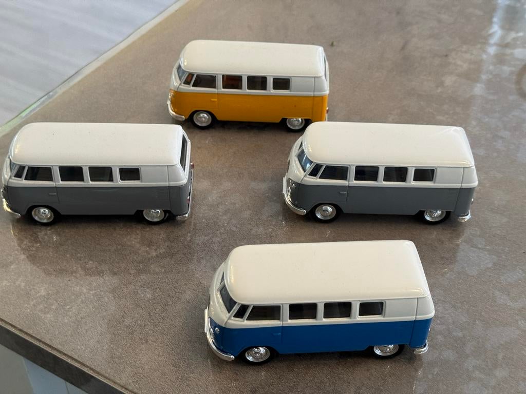 VW Busjes Modelauto Collectie welly, Hobby en Vrije tijd, Modelauto's | 1:32, Ophalen, Zo goed als nieuw, Bus of Vrachtwagen, Overige merken