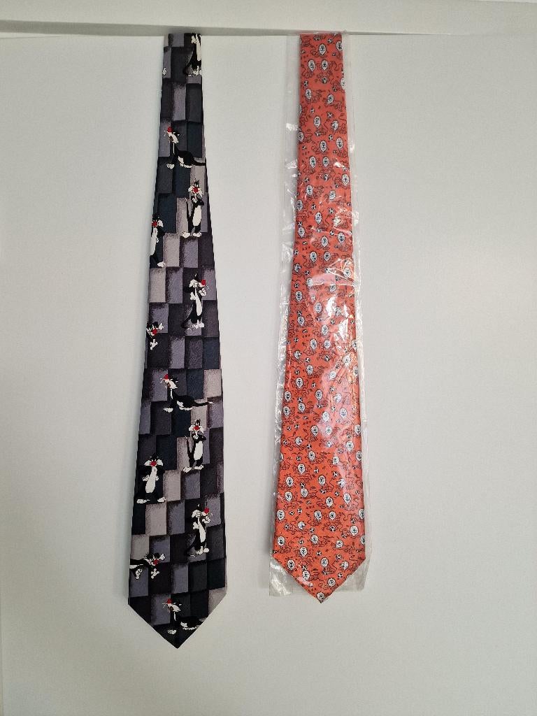 1x Looney Tunes en 1x oranje met leeuwen en voetballen, Kleding | Heren, Stropdassen, Nieuw, Overige kleuren, Ophalen of Verzenden