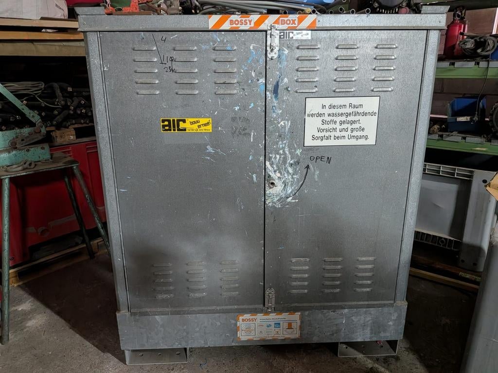 Tk nette stalen opslagcontainer met lekbak., Doe-het-zelf en Verbouw, Overige Doe-het-zelf en Verbouw, Ophalen, Zo goed als nieuw