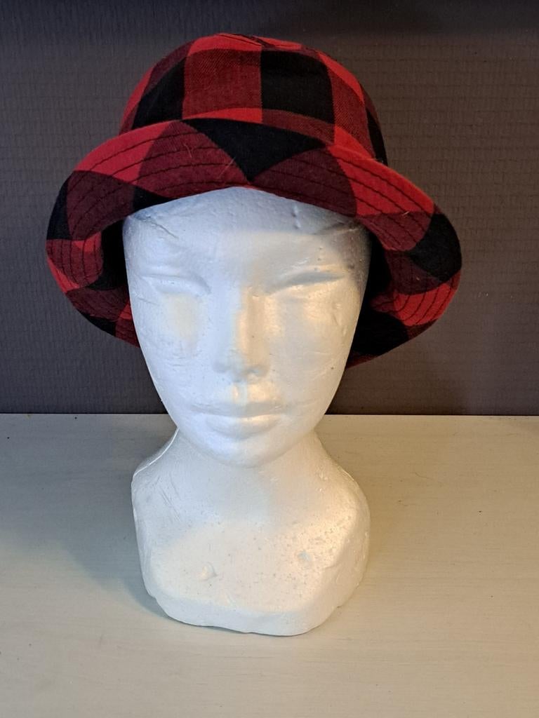 Rood geruit hoedje, Ophalen of Verzenden, Zo goed als nieuw, Carnaval