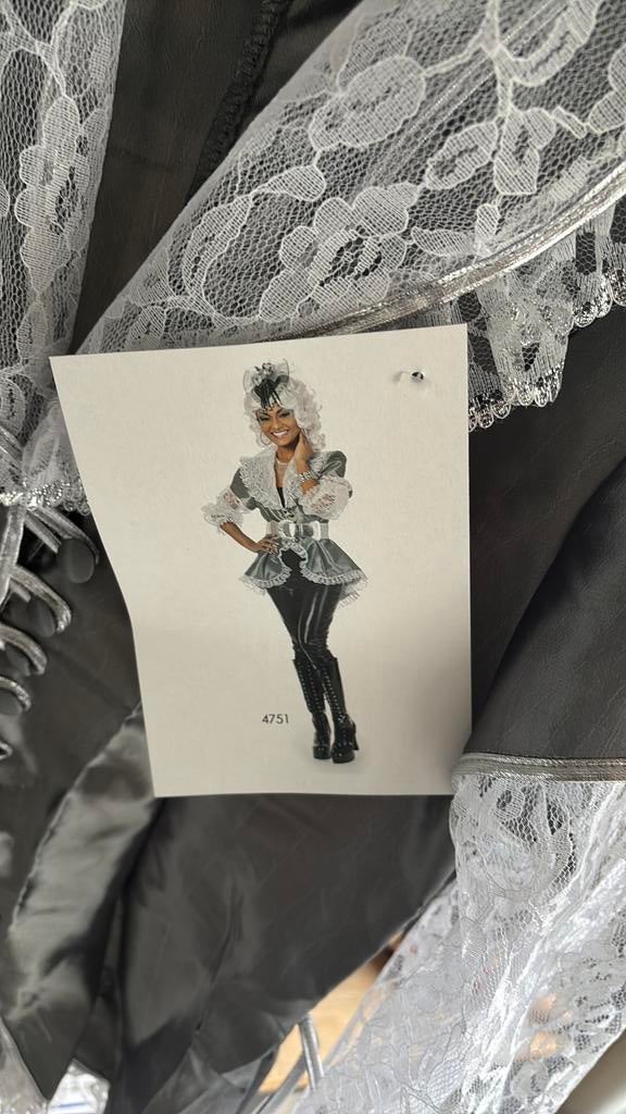 Zilvergrijs piratenjas dames carnaval diverse maten, Kleding | Dames, Carnavalskleding en Feestkleding, Ophalen of Verzenden, Nieuw