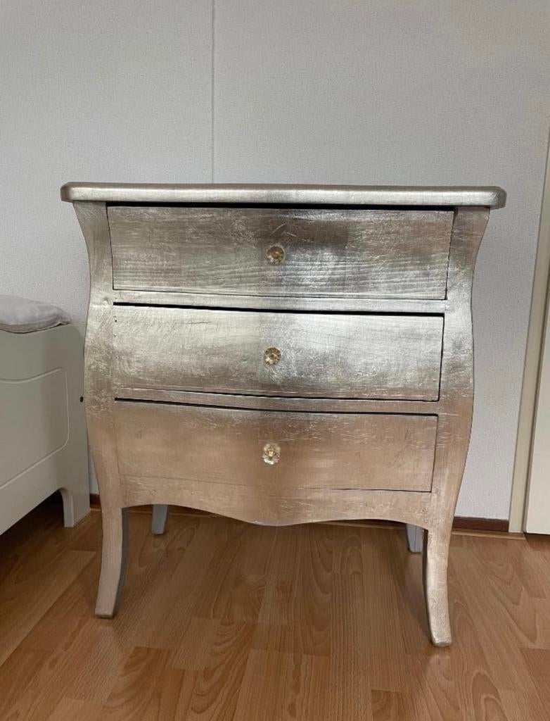 Houten ladekast met zilverkleurige afwerking, Huis en Inrichting, Kasten | Ladekasten, Ophalen, Minder dan 50 cm, Gebruikt, 3 of 4 laden