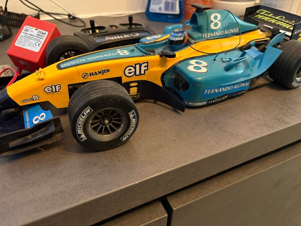 Formule 1 auto van Frnando Alonso, Hobby en Vrije tijd, Modelbouw | Radiografisch | Auto's, Ophalen of Verzenden, Overige schalen