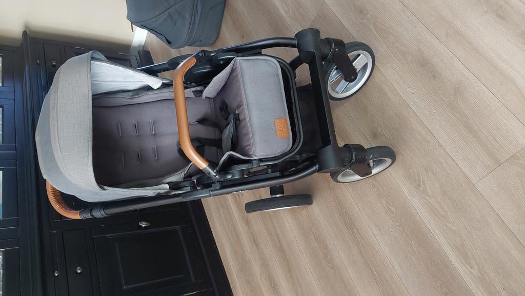 Mutsy combi kinderwagen in kleur North Grey., Ophalen of Verzenden, Zo goed als nieuw, Regenhoes