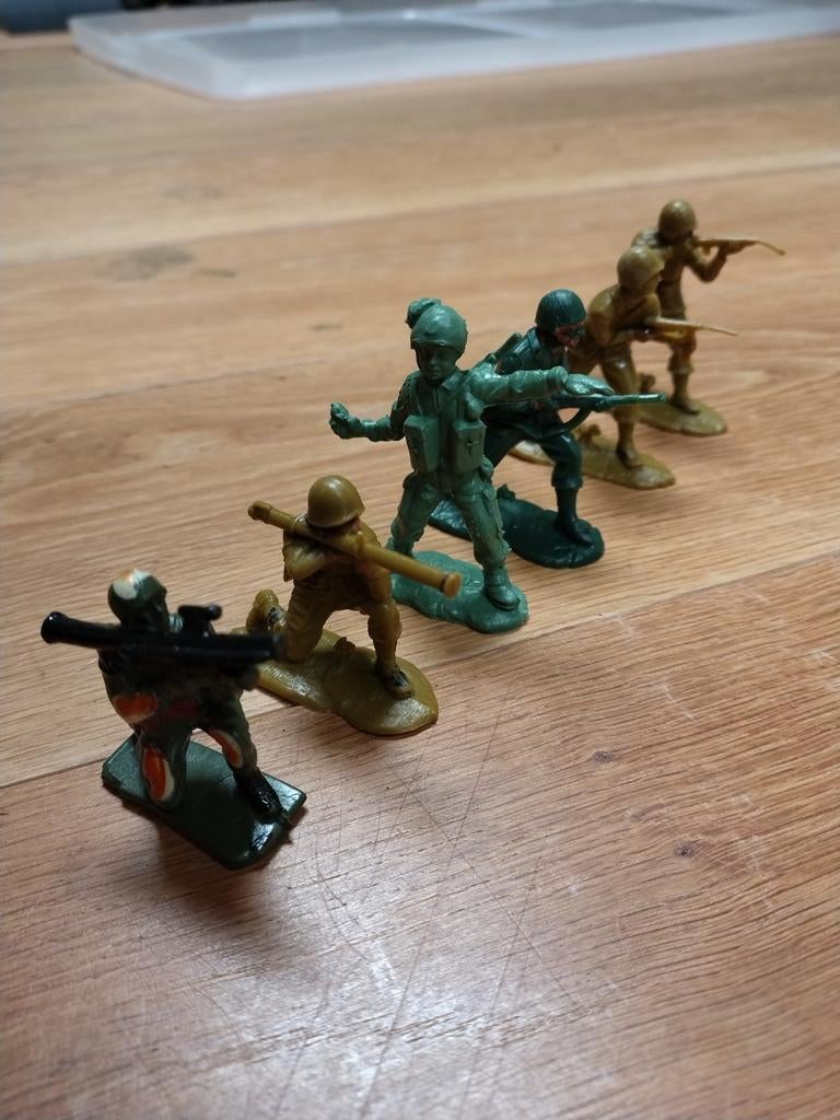 Vintage soldaatjes gedeeltelijk beschilderd, Ophalen of Verzenden, Groter dan 1:32, Auto, Overige merken