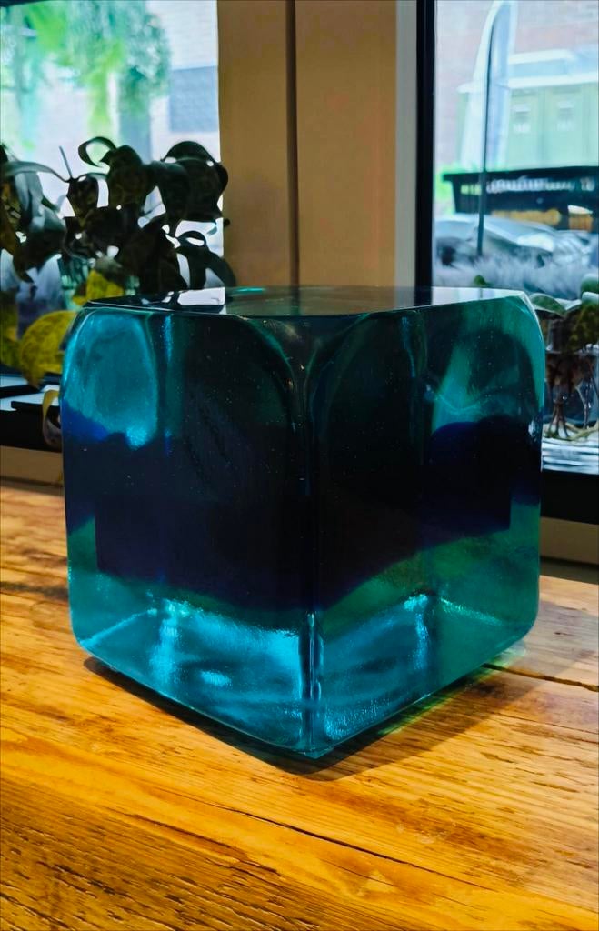 Massieve glazen design kubus  decoratief art glas, Ophalen