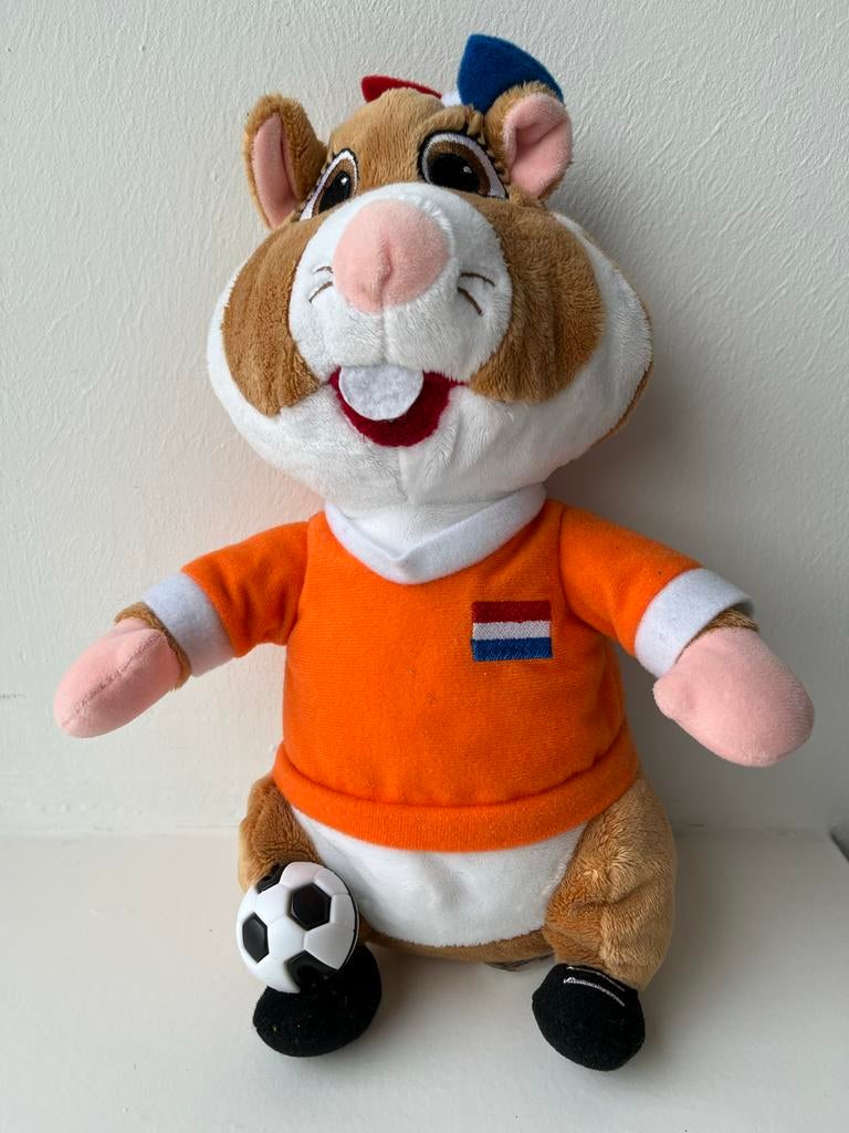 Oranje Hamster Knuffel met Voetbal, Ophalen of Verzenden, Zo goed als nieuw, Overige typen