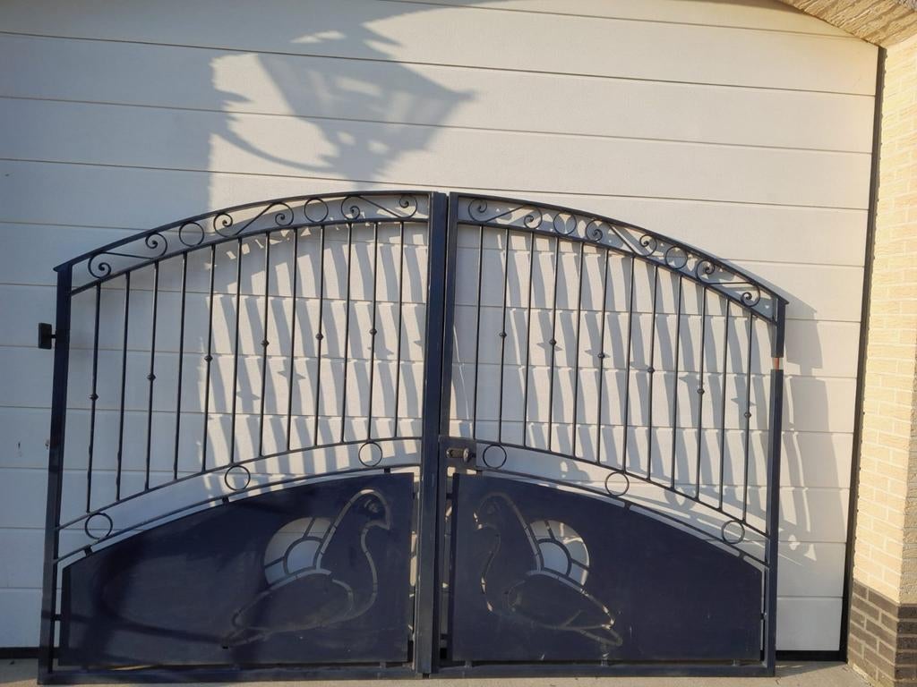 Apart blauw sierhekwerk, Ophalen, 200 cm of meer, Draaipoort