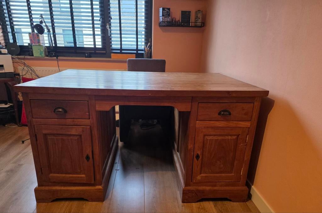 Oud grenen bureau, Ophalen, Gebruikt