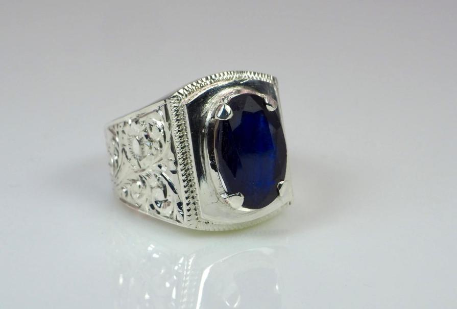 Ring Zilver Saffier 10,75 karaat, 20 of groter, Ophalen of Verzenden, Zo goed als nieuw, Dame of Heer