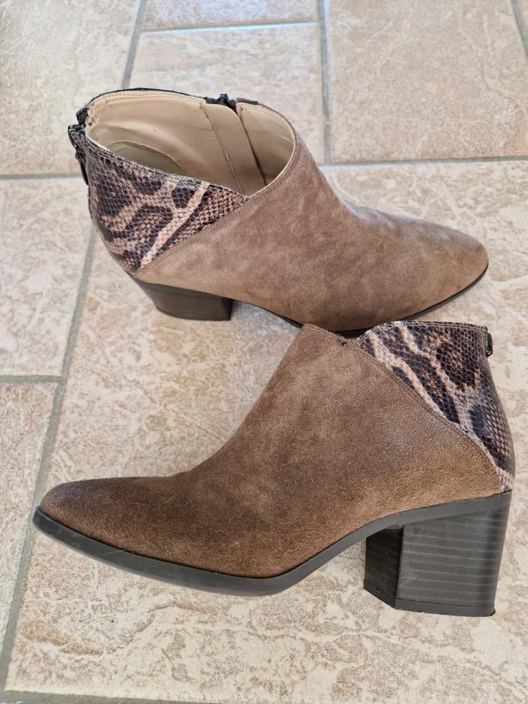 Kiomi Suède Enkellaarsjes Bruin Maat 41 - Zo goed als nieuw, Kleding | Dames, Schoenen, Bruin, Ophalen of Verzenden, Zo goed als nieuw