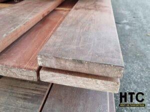 Hardhouten vlonderplank 25x145mm ”Massaranduba” €10,- p/m