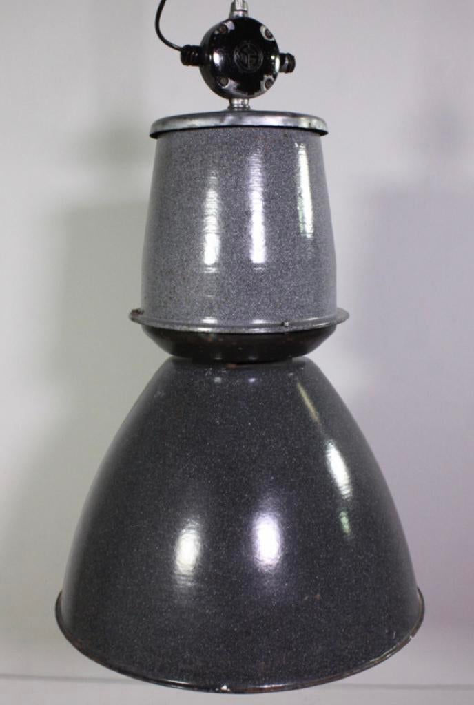 16 stuks fabriekslampen uit Tsjechie, Ophalen, Gebruikt, Metaal, 50 tot 75 cm