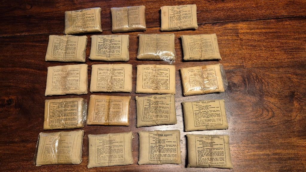 1942 1944 Britse First Field dressing (15 euro/stuk), Verzamelen, Militaria | Tweede Wereldoorlog, Verzenden, Landmacht, Engeland