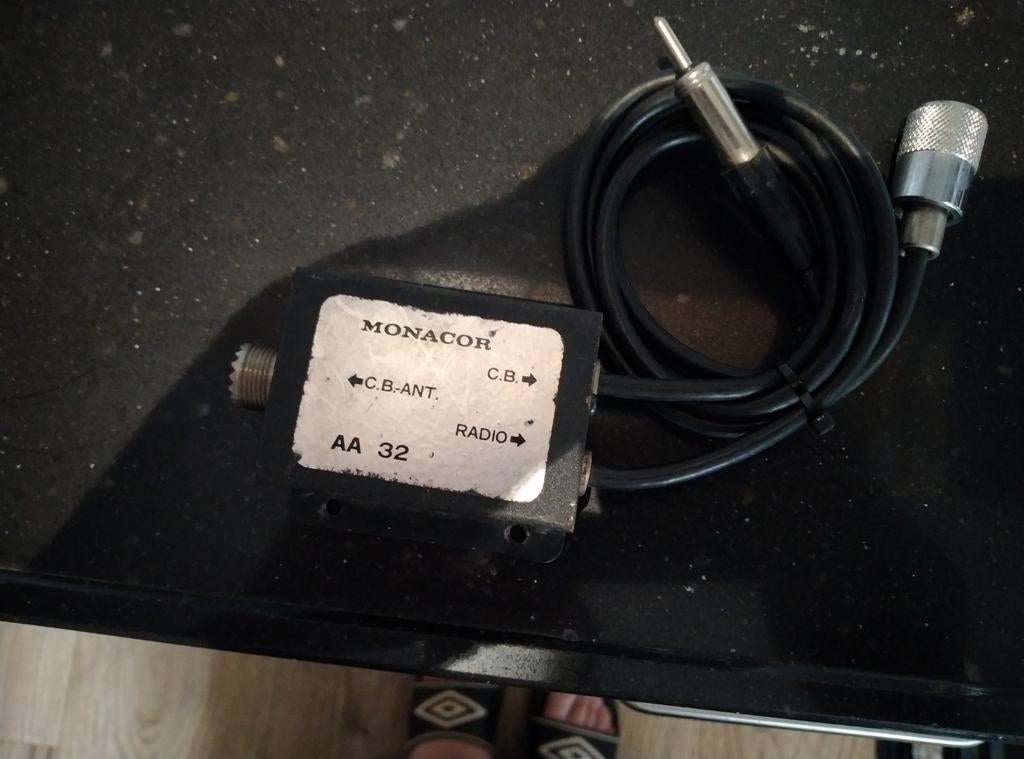 Monacor AA32 Antenne Splitter autoradio en 27mc bakkie, Ophalen of Verzenden, Gebruikt, Zender en Ontvanger