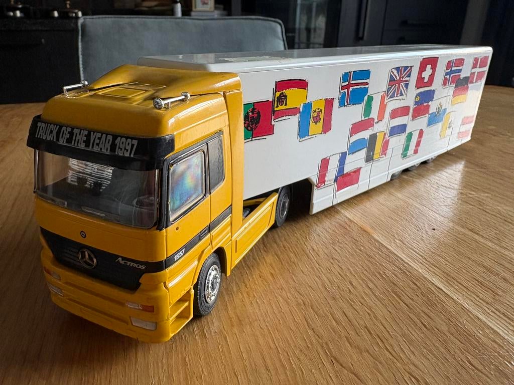 NZG Modelle 1/43 Nr. Nr. 422 1997 Mercedes Actros 1857, Ophalen of Verzenden, Gebruikt, Bus of Vrachtwagen