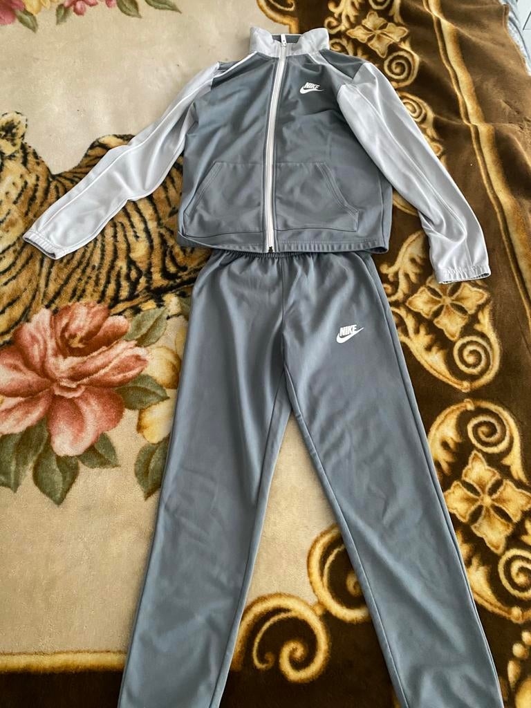 Nike pak voor 7/8 jaar helemaal nieuw, Ophalen, Nieuw, Algemeen