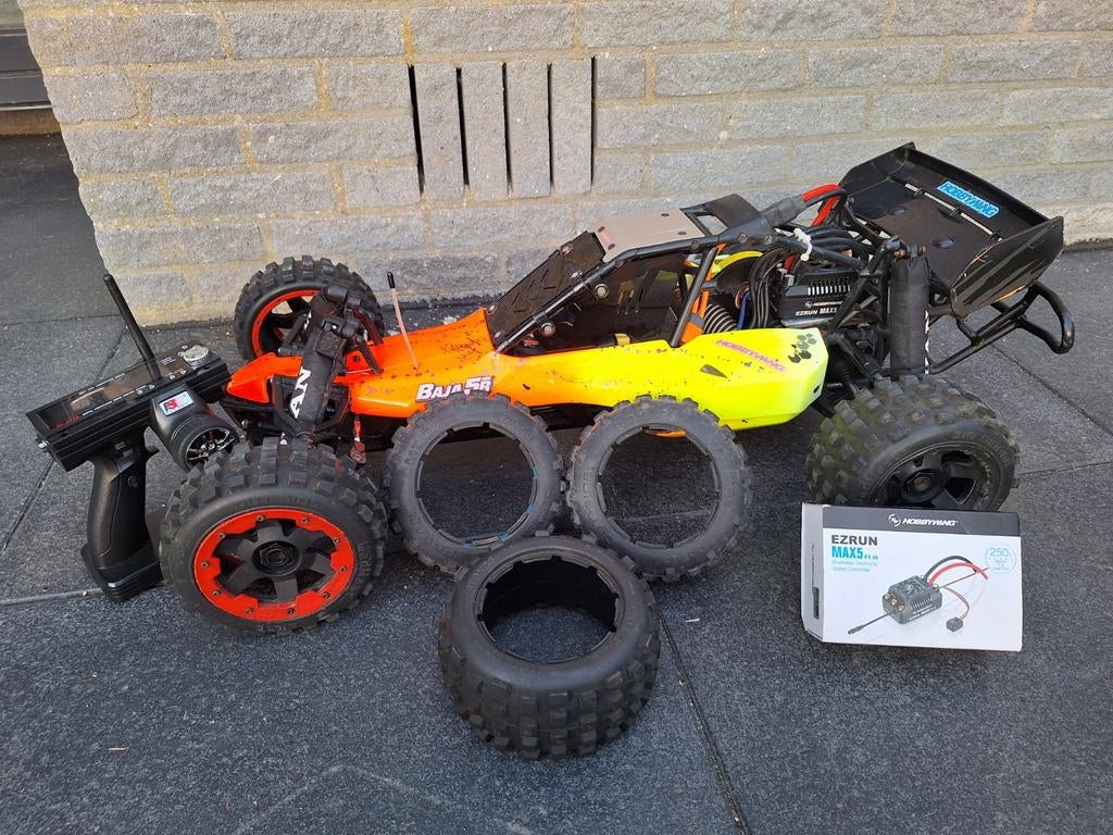 Baja 5b, Ophalen, Auto