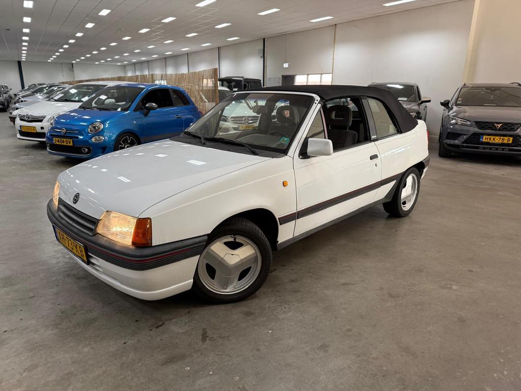 Opel Kadett 1.6i LS kat / BERTONE / CABRIO / NIEUWE APK, Auto's, Voorwielaandrijving, Metallic lak, Wit, Origineel Nederlands