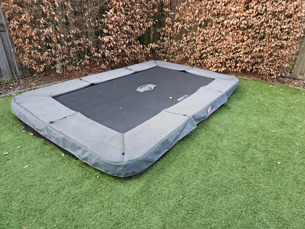 Berg trampoline met Airflow! 330x220 cm, Ophalen, Gebruikt