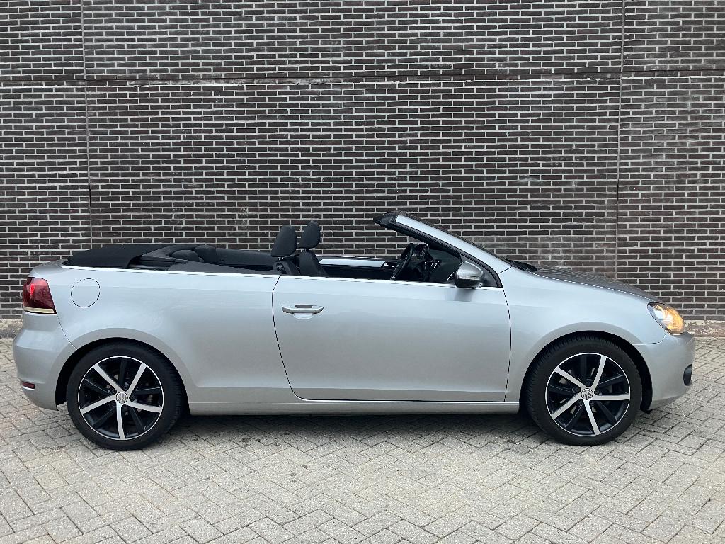 Zuinige Volkswagen Golf 1.2 TSI 77KW Cabrio Zilvergrijs, Voorwielaandrijving, Euro 5, Stof, 1321 kg