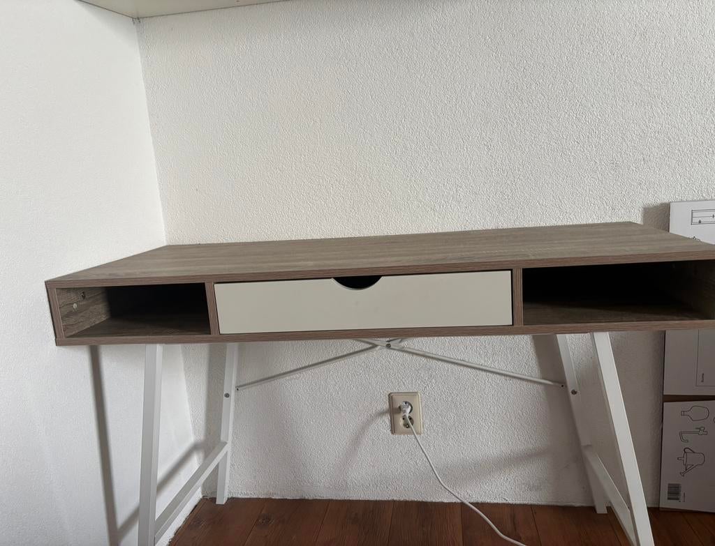 Mooi bureau, Ophalen, Zo goed als nieuw