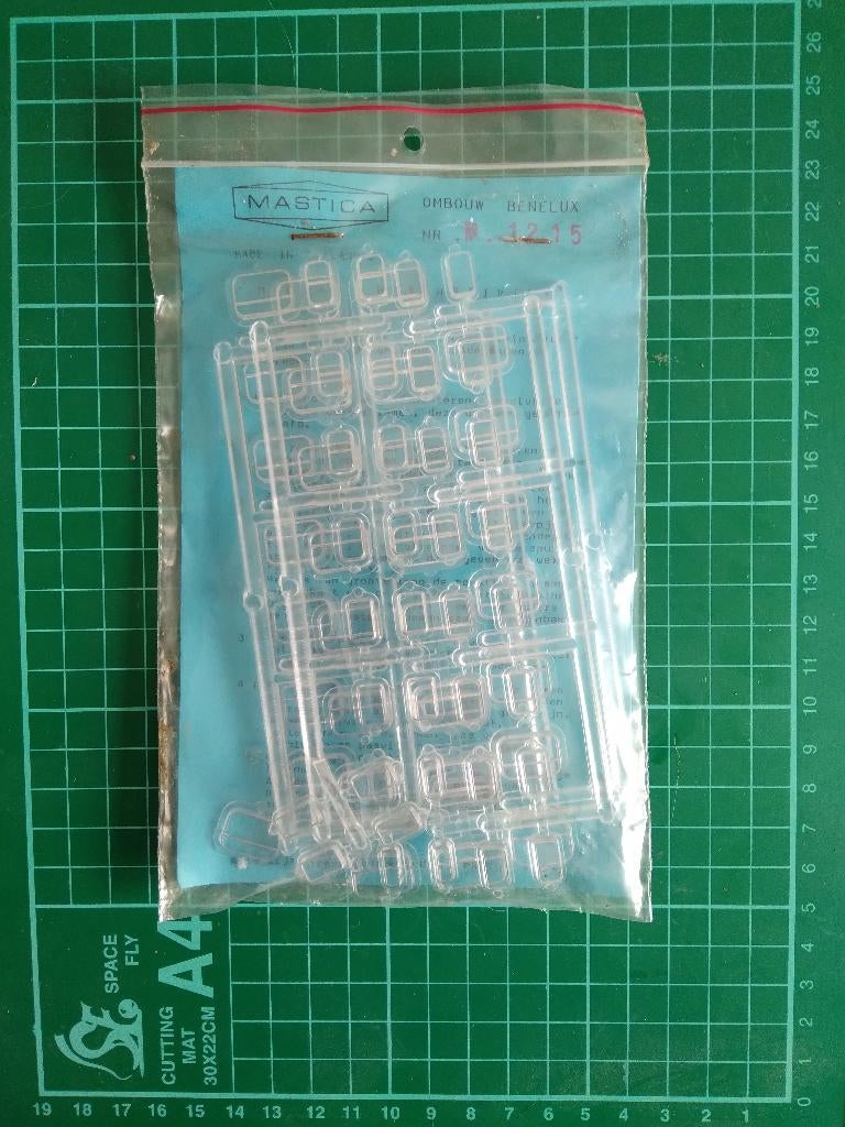 Mastica wanden en ramen t.b.v. Benelux hondekop, Hobby en Vrije tijd, Modeltreinen | H0, Overige merken, Gelijkstroom of Wisselstroom