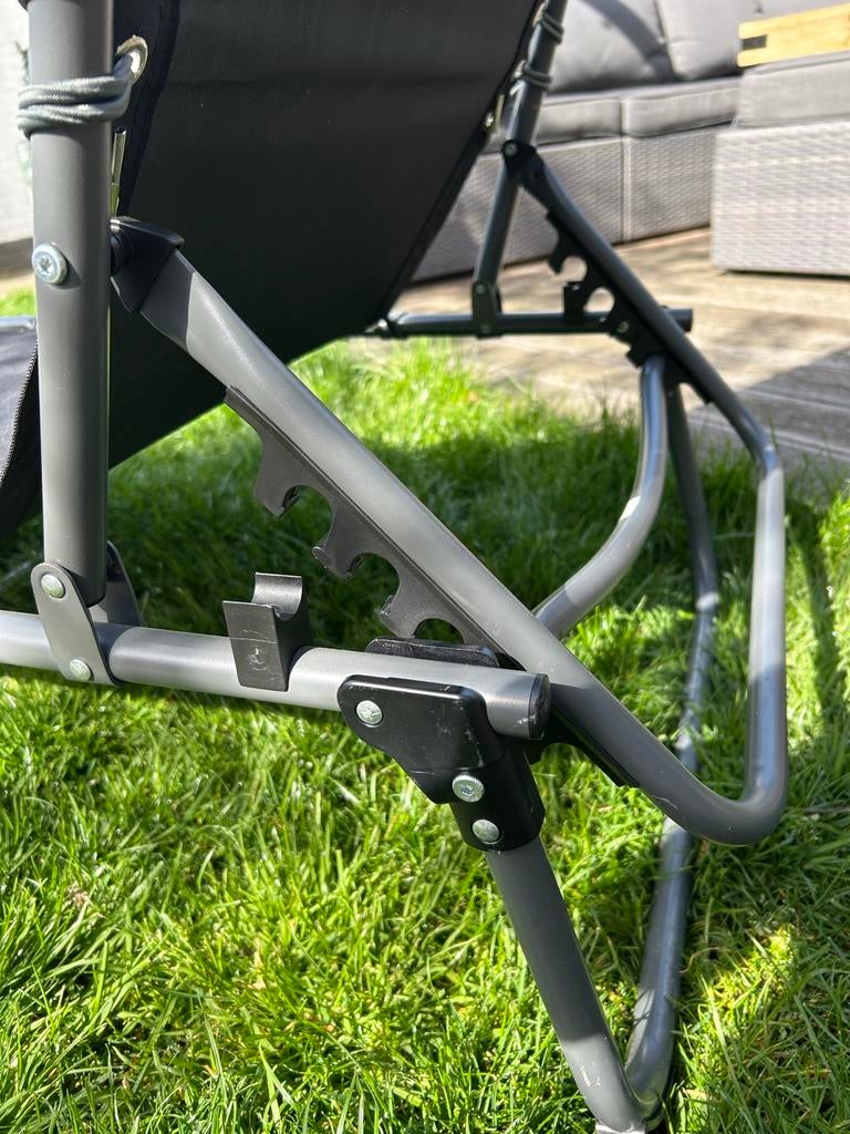 2 Ligbedden met kussens, Tuin en Terras, Ligbedden, Zo goed als nieuw, Metaal, Verstelbaar, Ophalen