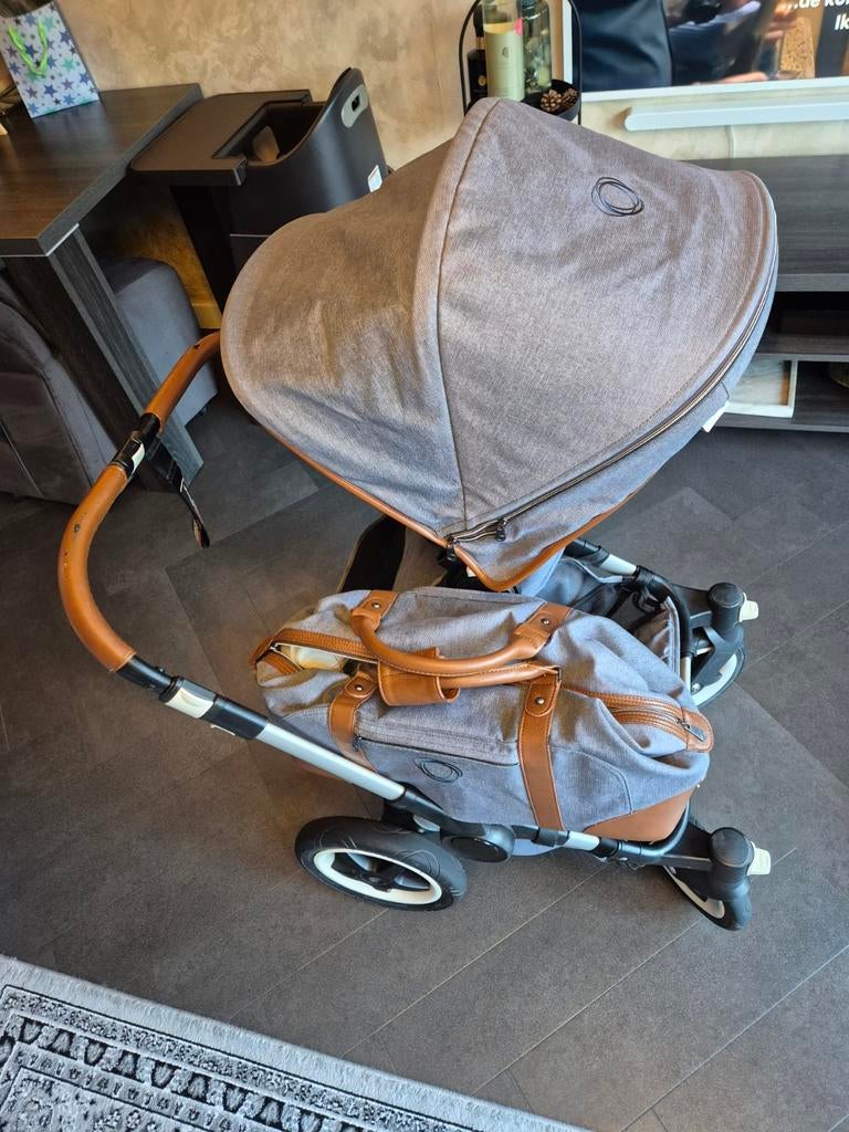 Bugaboo Donkey 2 Duo - Compleet met 2 zitjes en reiswieg, Gebruikt, Bugaboo, Ophalen of Verzenden, Duowagen
