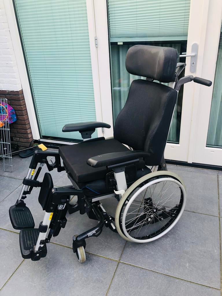 Kantelrolstoel / kantel rolstoel in nieuw staat, Diversen, Rolstoelen, Ophalen of Verzenden, Zo goed als nieuw, Duwrolstoel