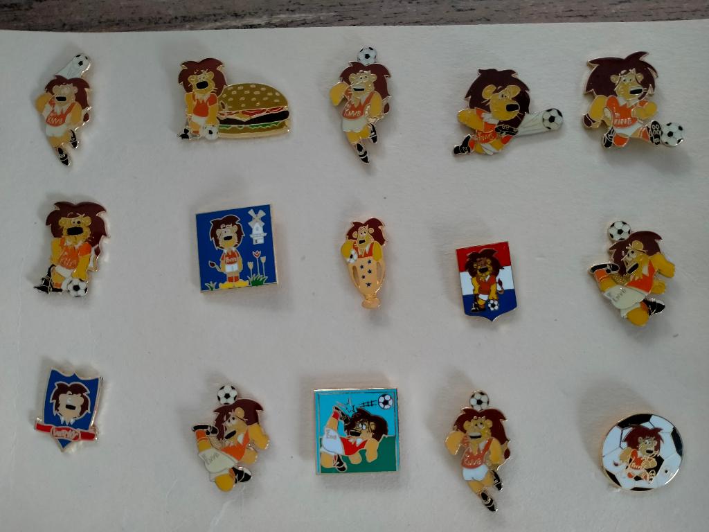 Dutchy leeuw oranje KNVB voetbal pins pin Nederland sport, Verzamelen, Ophalen of Verzenden, Zo goed als nieuw, Sport