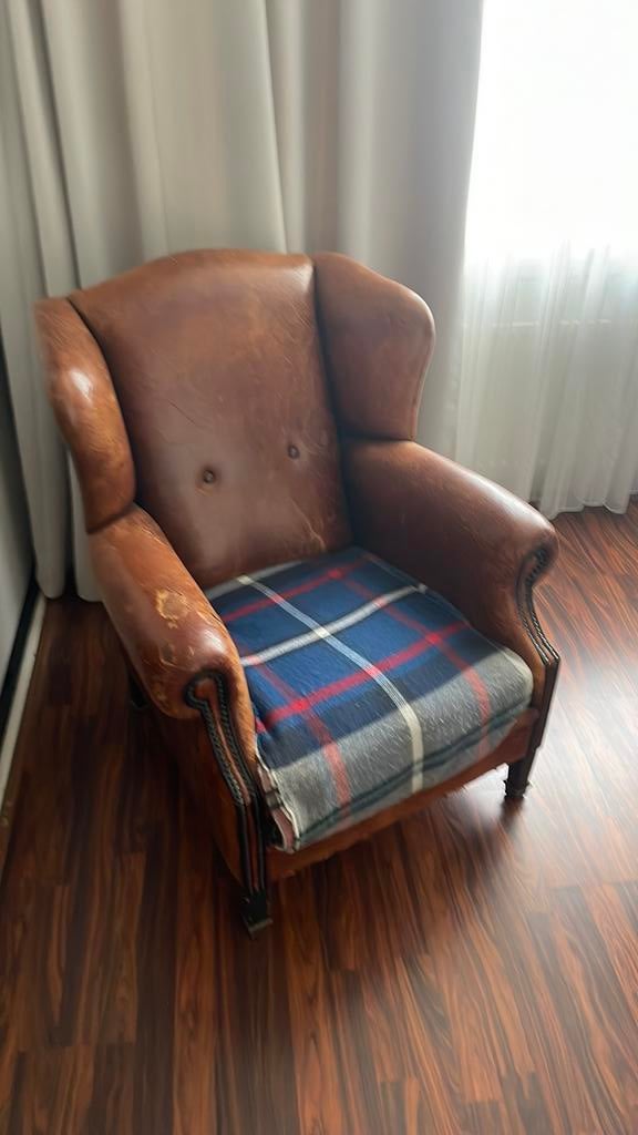 Schaapsleren stoel, opknapper, Huis en Inrichting, Fauteuils, Ophalen, Zo goed als nieuw, 75 tot 100 cm, 50 tot 75 cm