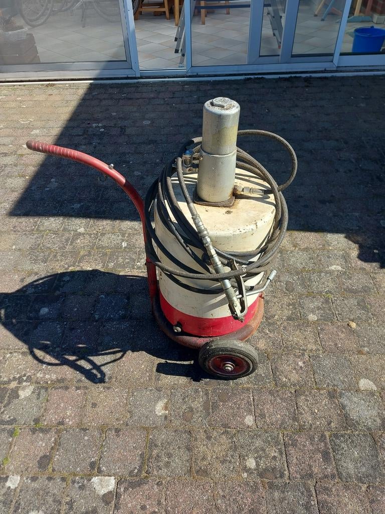 Vet spuit . Vetpomp, Ophalen