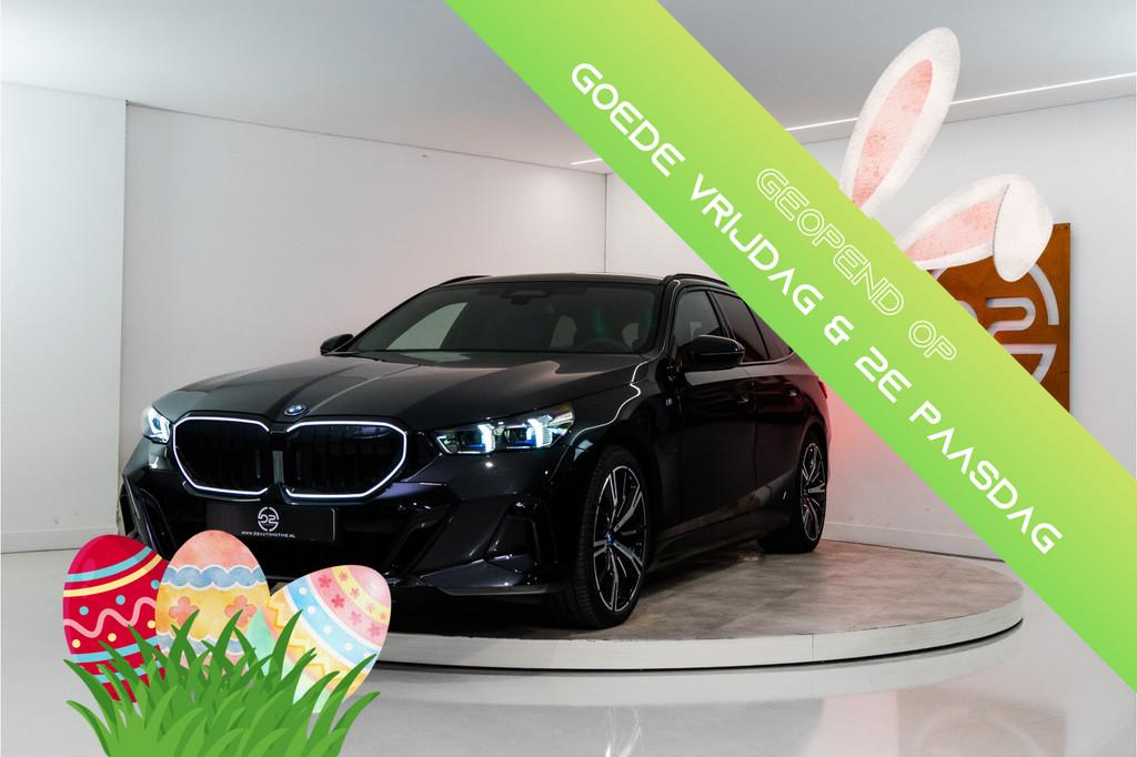BMW 5 Serie Touring 530e High Executive M Sport 300PK | Pano, Achterwielaandrijving, 4 cilinders, Zwart, 5-Serie