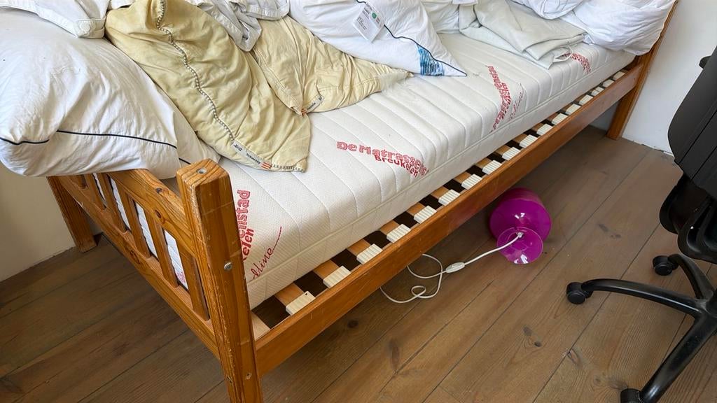 Één persoonsbed met goed matras grenenhout Lundia, Ophalen, 85 tot 100 cm, Gebruikt, Matras