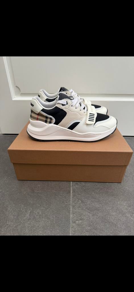 Burberry Sneakers, Kleding | Heren, Schoenen, Wit, Ophalen of Verzenden, Sneakers of Gympen, Zo goed als nieuw