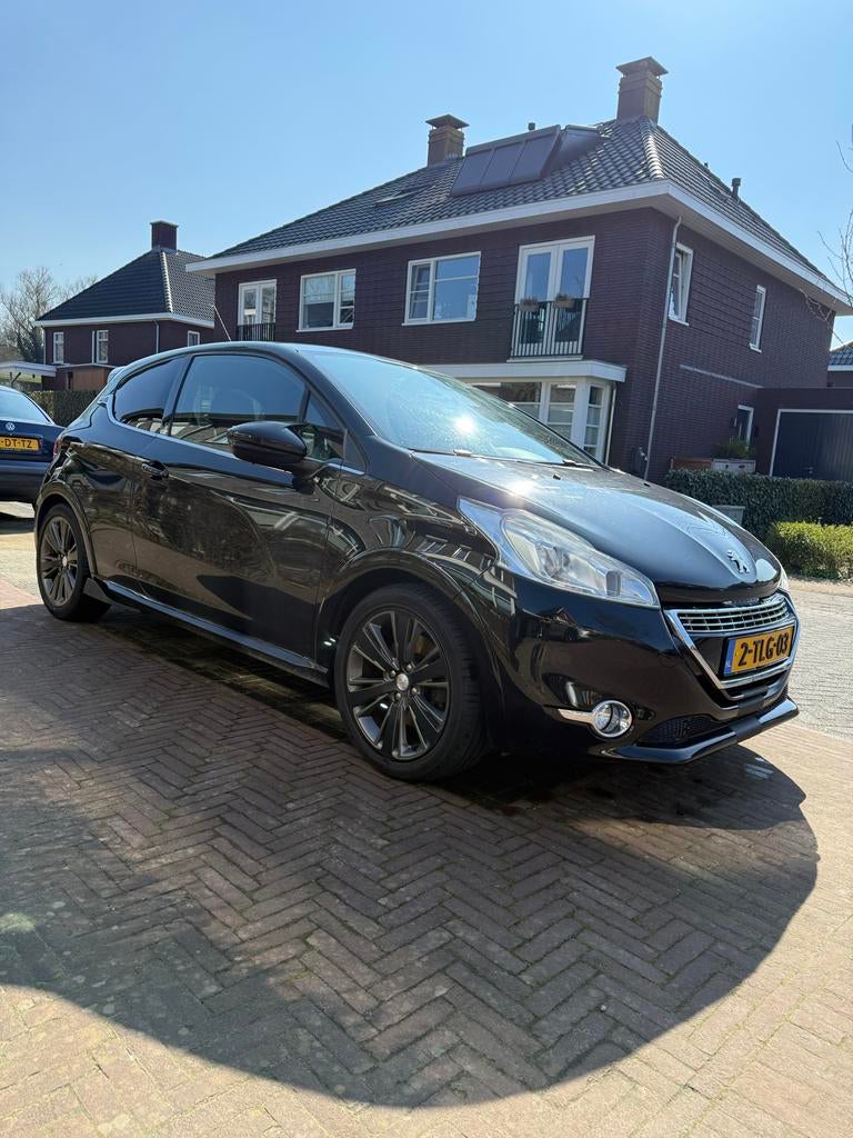 Peugeot 208 1.6 XY uitvoering met 156pk., Auto's, Voorwielaandrijving, Zwart, Leder en Stof, Origineel Nederlands