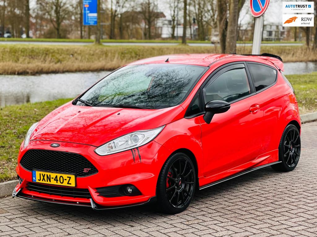 Ford FIESTA 1.6 ST2 Hot Orange 2015 FULL OPTIONS SPOILER PAK, Auto's, Ford, Voorwielaandrijving, 1596 cc, 1063 kg, Gebruikt