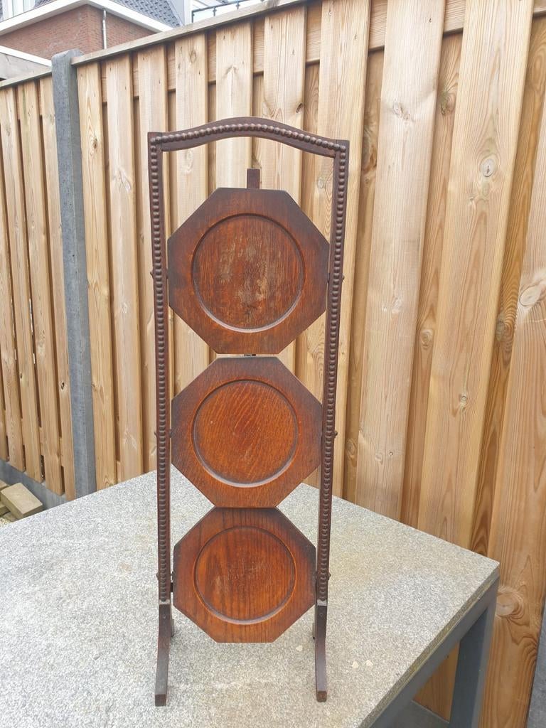 Cake standaard en bijbel boekenrekje of krantenbak., Ophalen