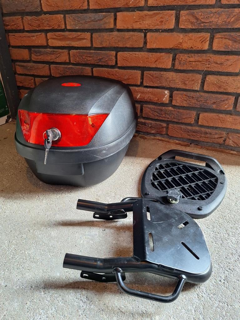 Scooter helm koffer, Ophalen, Zo goed als nieuw