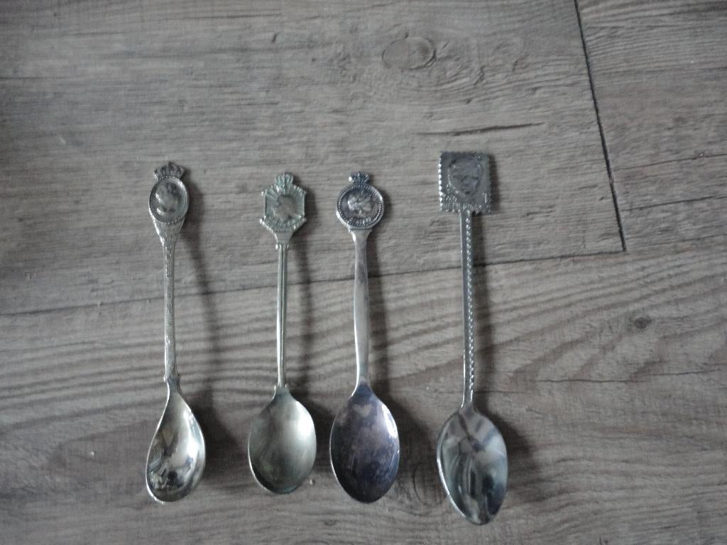 TE KOOP 4 LEPETJES VAN HET KONINGSHUIS, Huis en Inrichting, Keuken | Bestek, Zo goed als nieuw, Los bestek, Rvs of Chroom, Ophalen of Verzenden