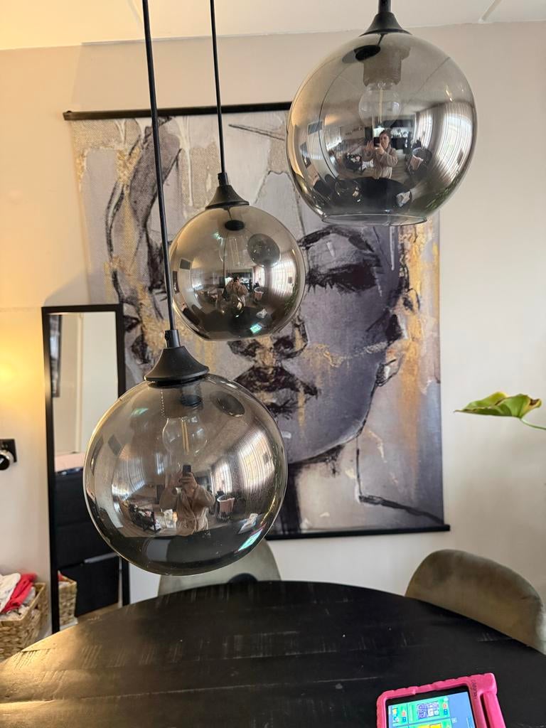 Hanglamp met 3 glazen bollen - Eén bol met barst, Ophalen of Verzenden, Gebruikt, Glas, 50 tot 75 cm