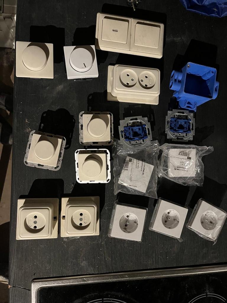Dimmers, stopcontacten en schakelmateriaal, Doe-het-zelf en Verbouw, Elektra en Kabels, Ophalen of Verzenden, Gebruikt, Overige typen