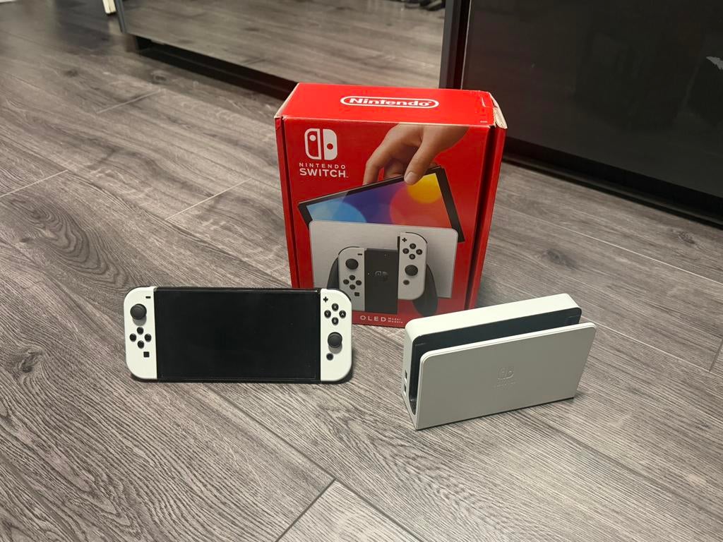 Nitendo Switch OLED, Spelcomputers en Games, Spelcomputers | Nintendo Switch Lite, Ophalen of Verzenden, Overige kleuren, Zo goed als nieuw