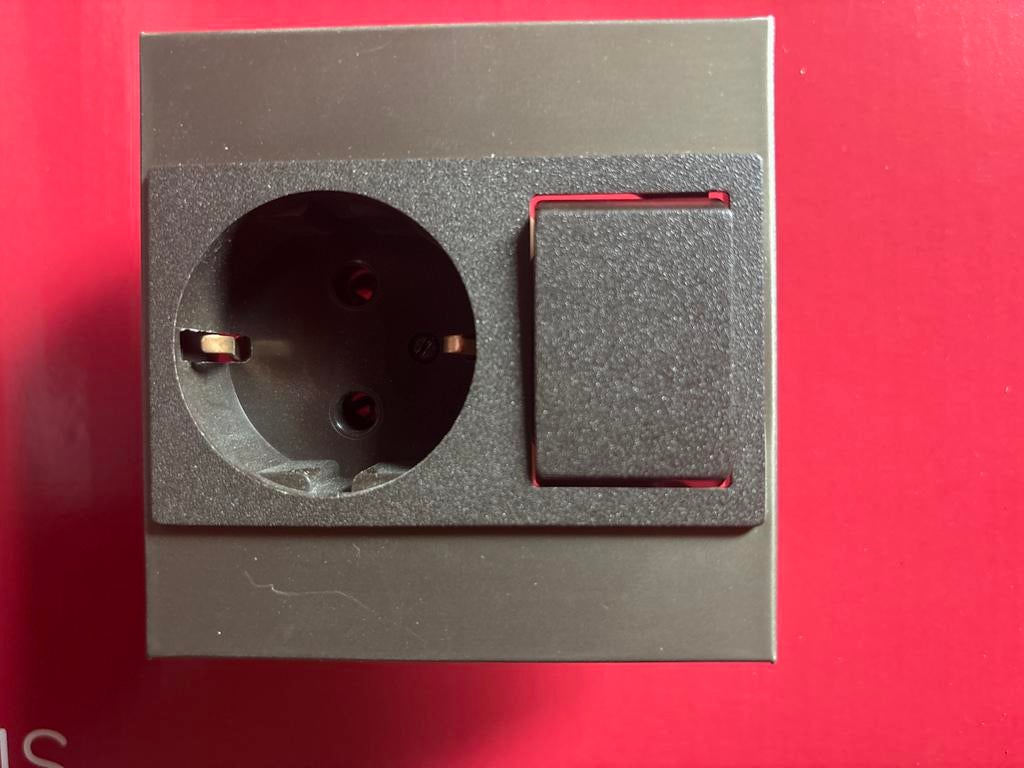 Combinatie stopcontact en schakelaar inbouw randaarde, Ophalen of Verzenden, Nieuw, Stopcontact